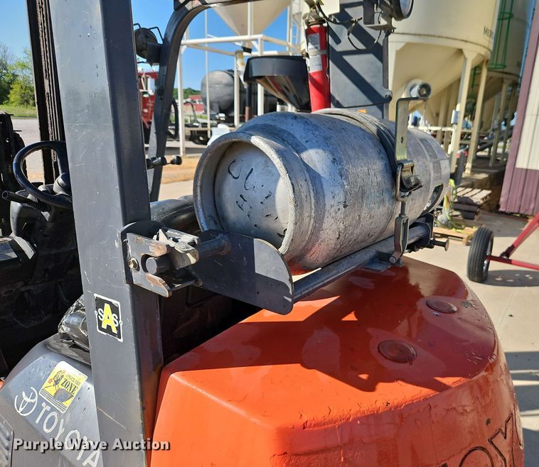 image for item EJ0018 2004 Toyota 7FGOU30 forklift