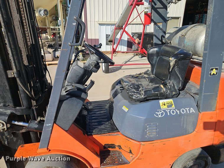 image for item EJ0018 2004 Toyota 7FGOU30 forklift