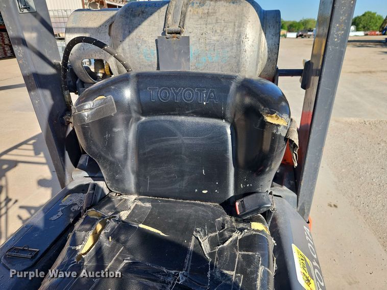 image for item EJ0018 2004 Toyota 7FGOU30 forklift