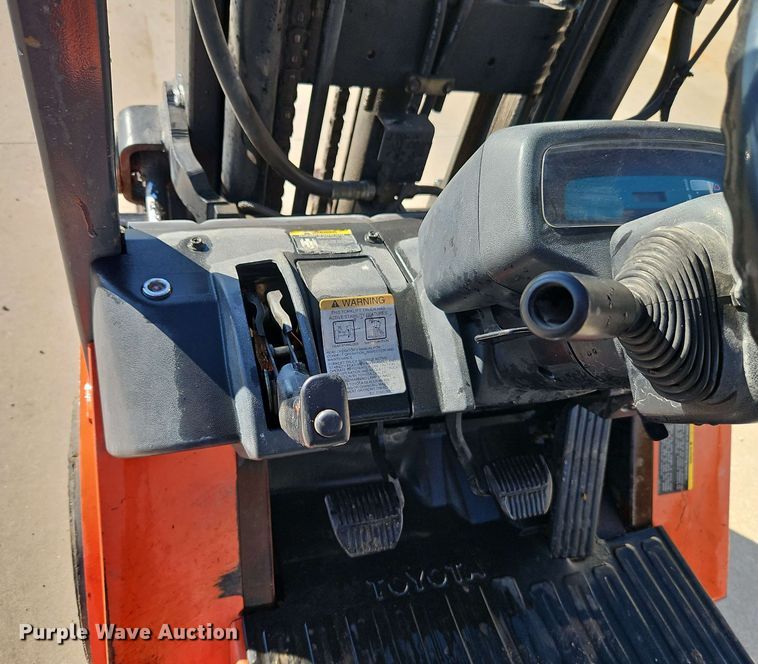 image for item EJ0018 2004 Toyota 7FGOU30 forklift