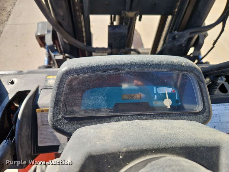 image for item EJ0018 2004 Toyota 7FGOU30 forklift