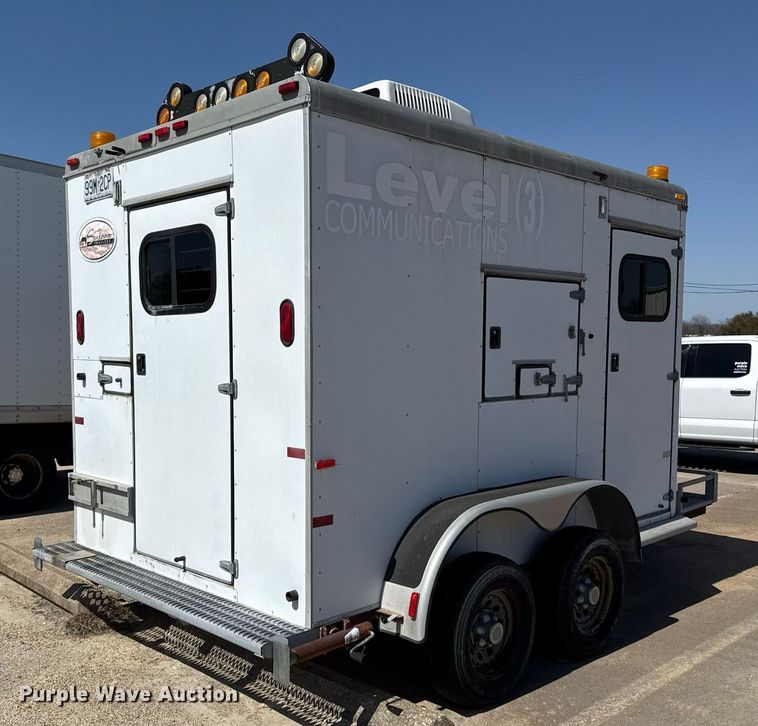 image for item EJ3517 2001 Sundowner enclosed cargo trailer