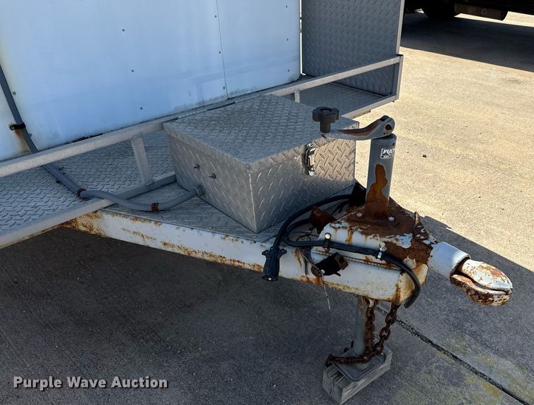 image for item EJ3517 2001 Sundowner enclosed cargo trailer