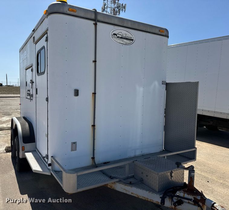 image for item EJ3517 2001 Sundowner enclosed cargo trailer