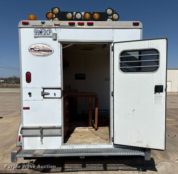 image for item EJ3517 2001 Sundowner enclosed cargo trailer