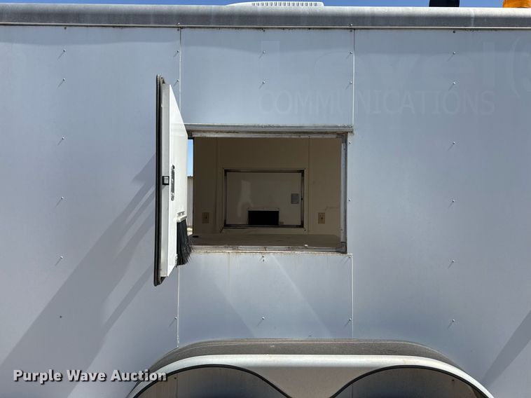 image for item EJ3517 2001 Sundowner enclosed cargo trailer