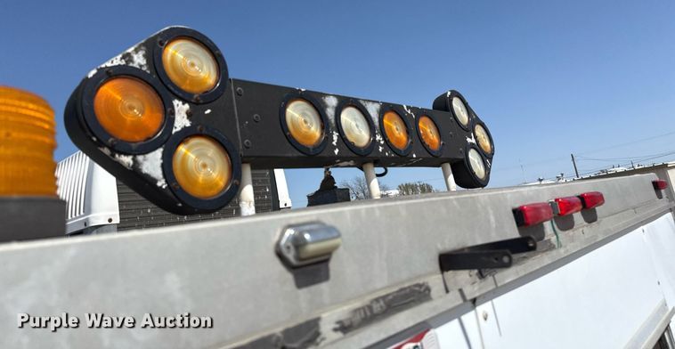 image for item EJ3517 2001 Sundowner enclosed cargo trailer