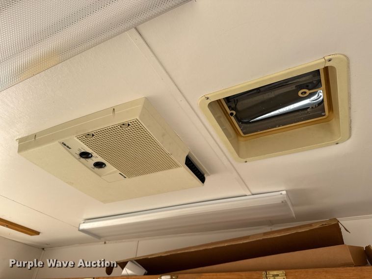 image for item EJ3517 2001 Sundowner enclosed cargo trailer