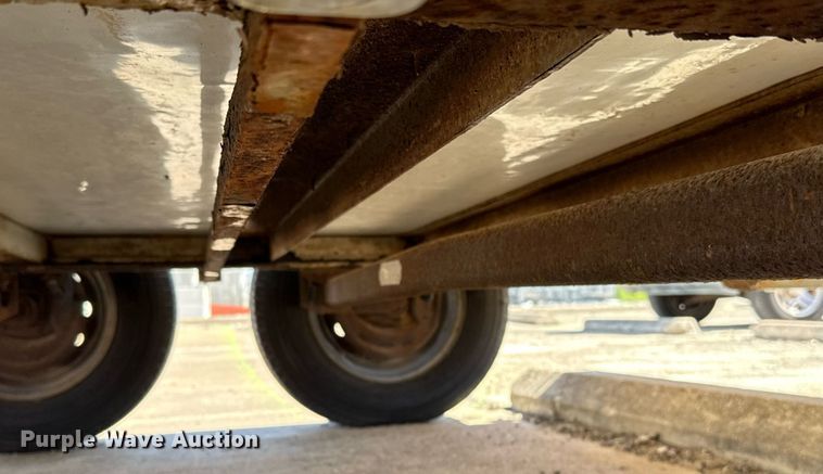 image for item EJ3517 2001 Sundowner enclosed cargo trailer