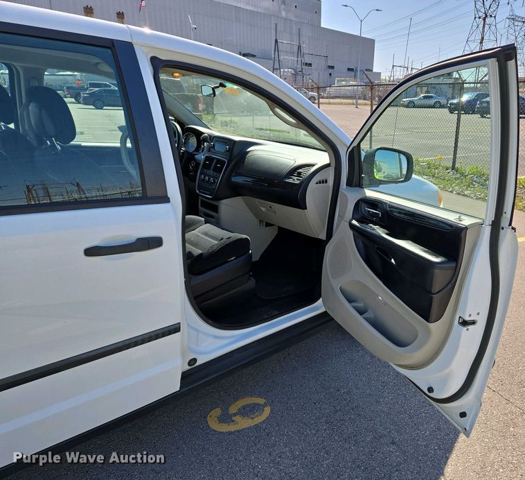 image for item EJ7462 2014 Dodge Grand Caravan van