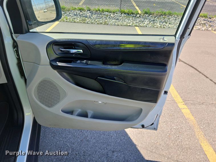 image for item EJ7462 2014 Dodge Grand Caravan van