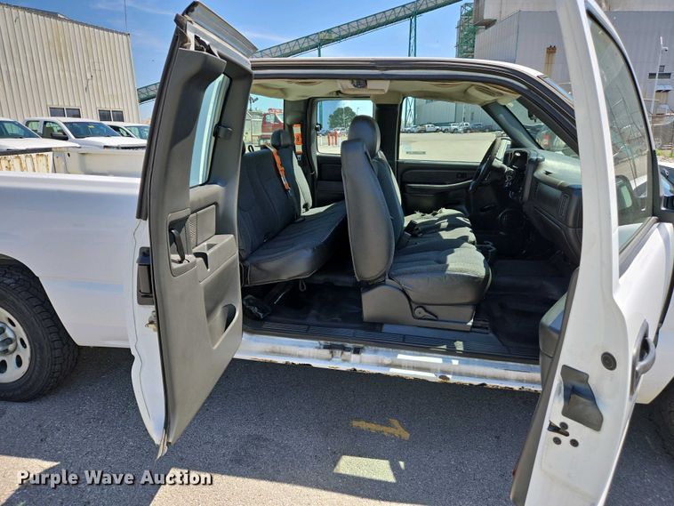 image for item EJ7466 2006 Chevrolet Silverado 1500 Ext. Cab pickup truck