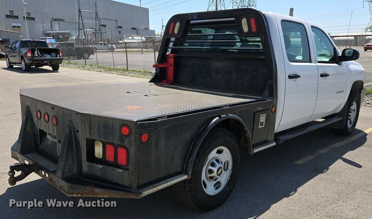 image for item EJ7467 2012 Chevrolet Silverado 2500HD Crew Cab flatbed pickup truck