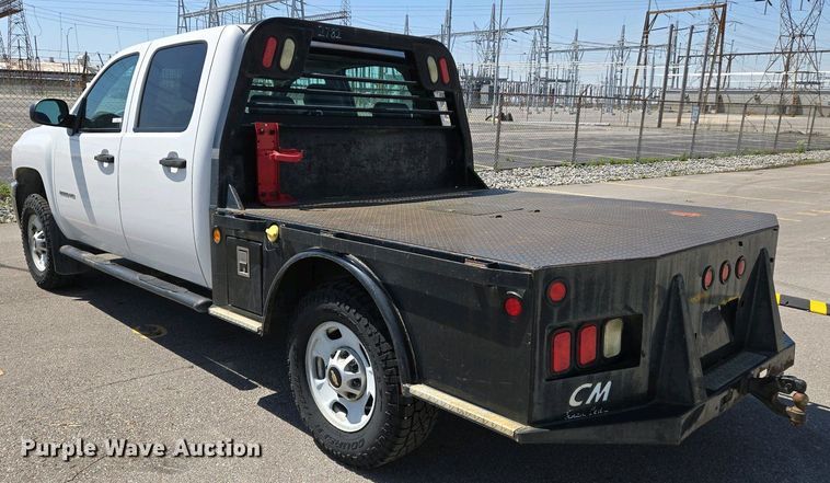 image for item EJ7467 2012 Chevrolet Silverado 2500HD Crew Cab flatbed pickup truck