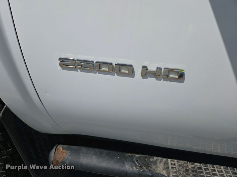 image for item EJ7467 2012 Chevrolet Silverado 2500HD Crew Cab flatbed pickup truck