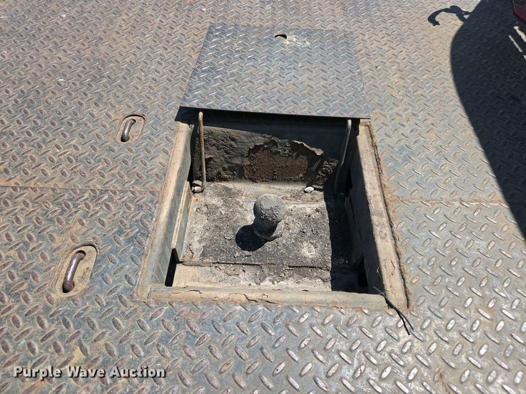 image for item EJ7467 2012 Chevrolet Silverado 2500HD Crew Cab flatbed pickup truck