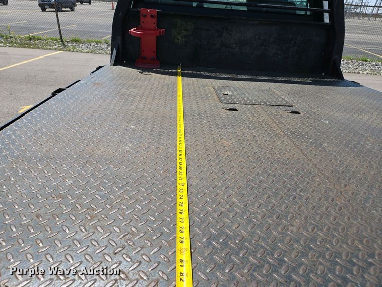 image for item EJ7467 2012 Chevrolet Silverado 2500HD Crew Cab flatbed pickup truck