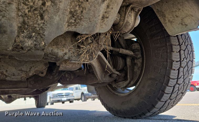 image for item EJ7467 2012 Chevrolet Silverado 2500HD Crew Cab flatbed pickup truck