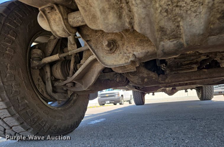 image for item EJ7467 2012 Chevrolet Silverado 2500HD Crew Cab flatbed pickup truck