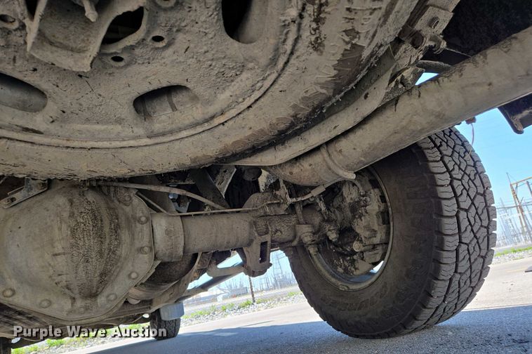 image for item EJ7467 2012 Chevrolet Silverado 2500HD Crew Cab flatbed pickup truck