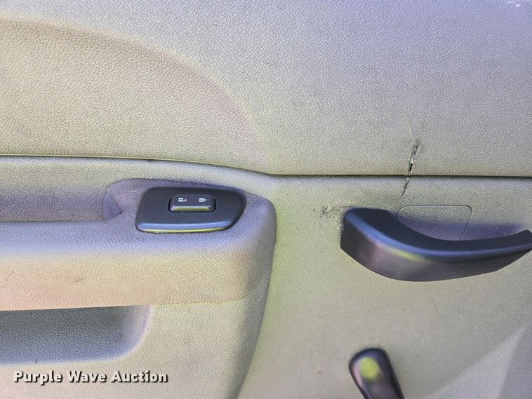 image for item EJ7467 2012 Chevrolet Silverado 2500HD Crew Cab flatbed pickup truck