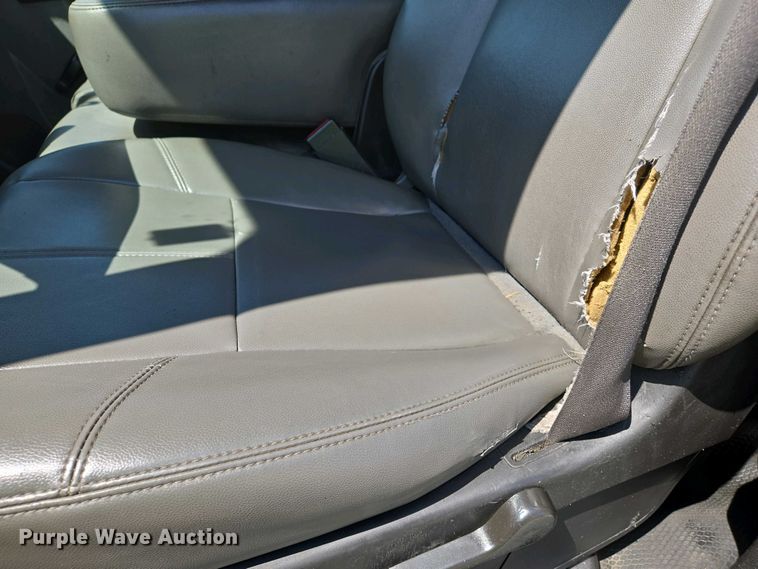 image for item EJ7467 2012 Chevrolet Silverado 2500HD Crew Cab flatbed pickup truck