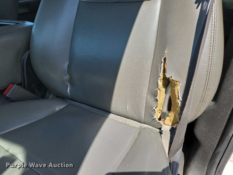 image for item EJ7467 2012 Chevrolet Silverado 2500HD Crew Cab flatbed pickup truck