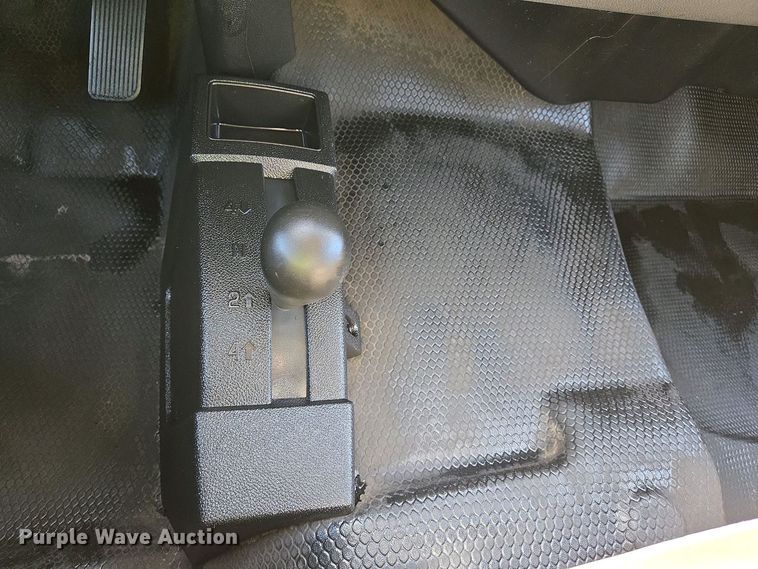 image for item EJ7467 2012 Chevrolet Silverado 2500HD Crew Cab flatbed pickup truck