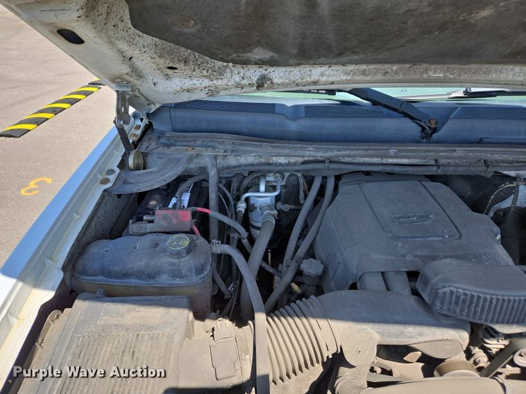 image for item EJ7467 2012 Chevrolet Silverado 2500HD Crew Cab flatbed pickup truck