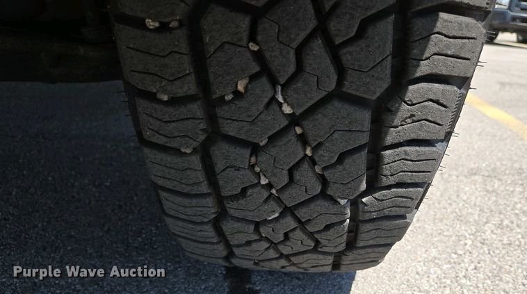 image for item EJ7467 2012 Chevrolet Silverado 2500HD Crew Cab flatbed pickup truck