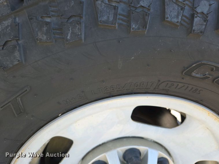 image for item EJ7467 2012 Chevrolet Silverado 2500HD Crew Cab flatbed pickup truck