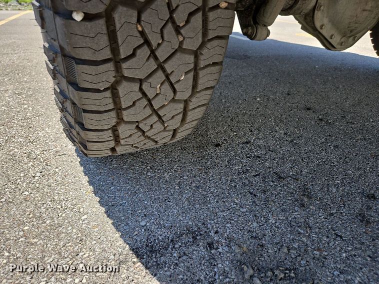 image for item EJ7467 2012 Chevrolet Silverado 2500HD Crew Cab flatbed pickup truck