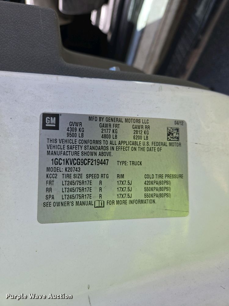 image for item EJ7467 2012 Chevrolet Silverado 2500HD Crew Cab flatbed pickup truck