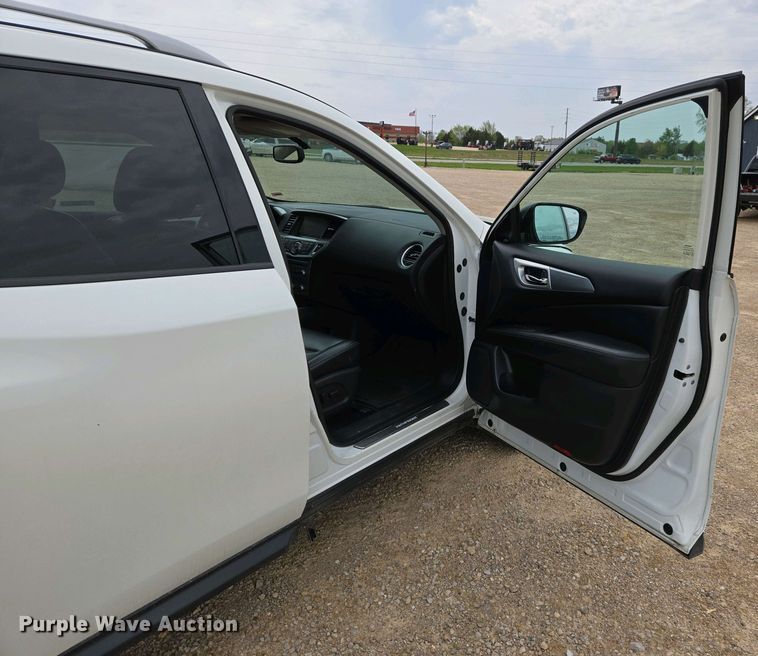 image for item EJ7487 2017 Nissan Pathfinder SUV