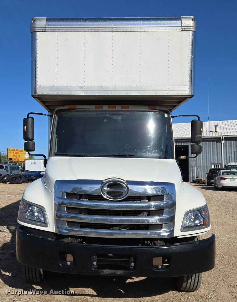 image for item EJ7495 2015 Hino 268 box truck