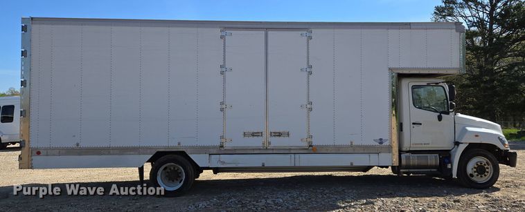 image for item EJ7495 2015 Hino 268 box truck