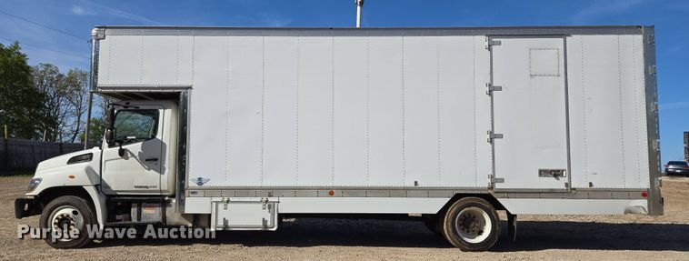 image for item EJ7495 2015 Hino 268 box truck