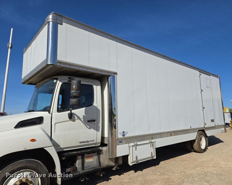 image for item EJ7495 2015 Hino 268 box truck