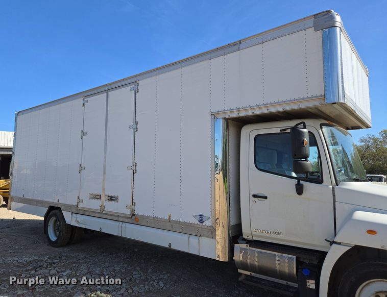 image for item EJ7495 2015 Hino 268 box truck