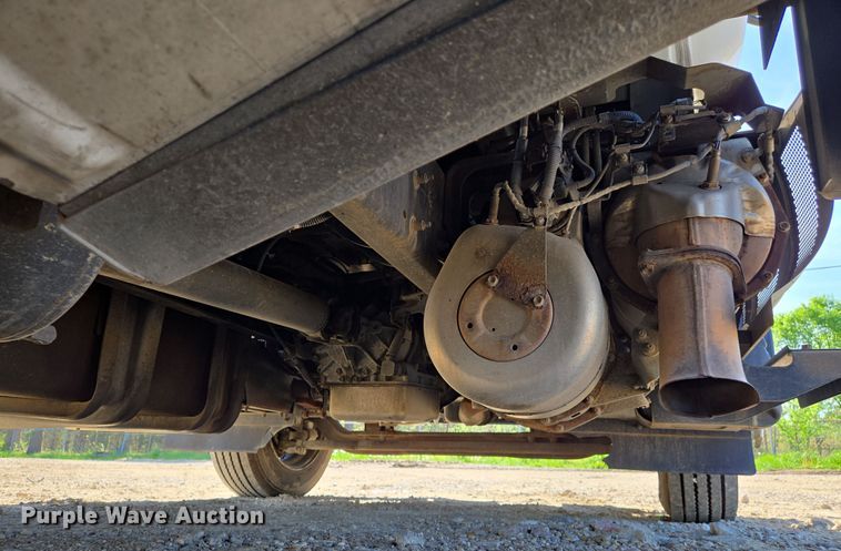 image for item EJ7495 2015 Hino 268 box truck