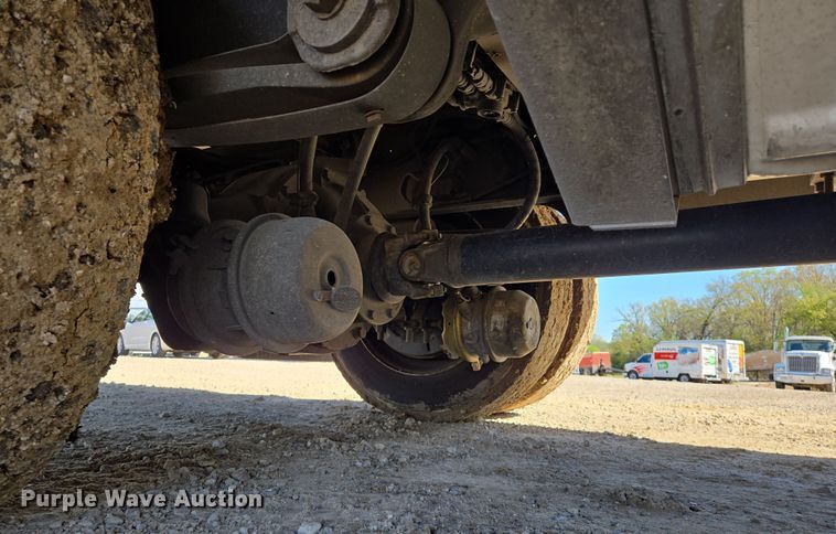 image for item EJ7495 2015 Hino 268 box truck