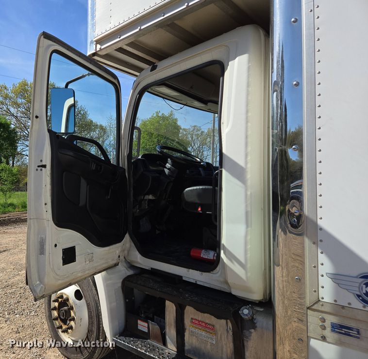 image for item EJ7495 2015 Hino 268 box truck