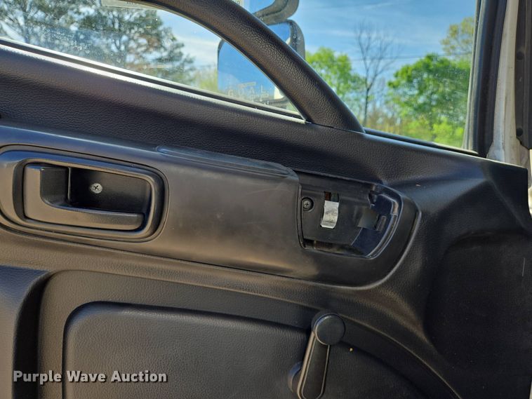 image for item EJ7495 2015 Hino 268 box truck