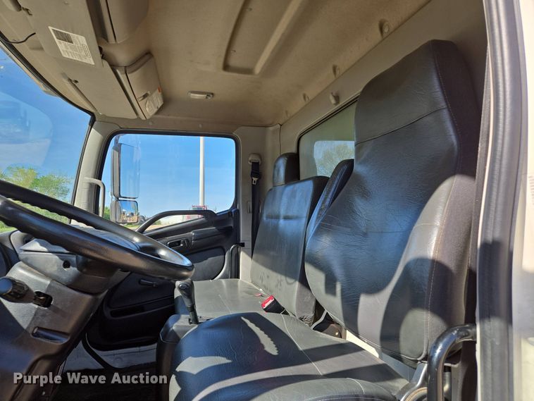 image for item EJ7495 2015 Hino 268 box truck