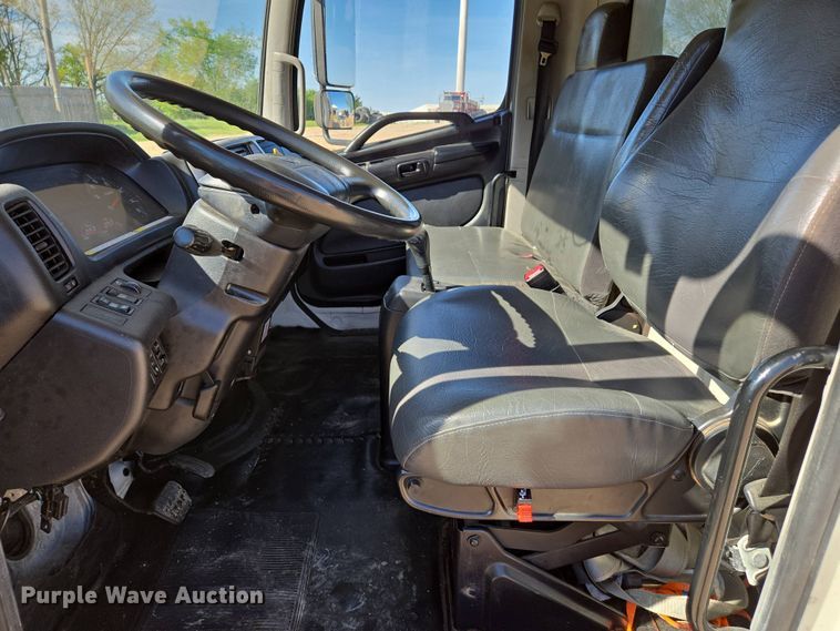 image for item EJ7495 2015 Hino 268 box truck