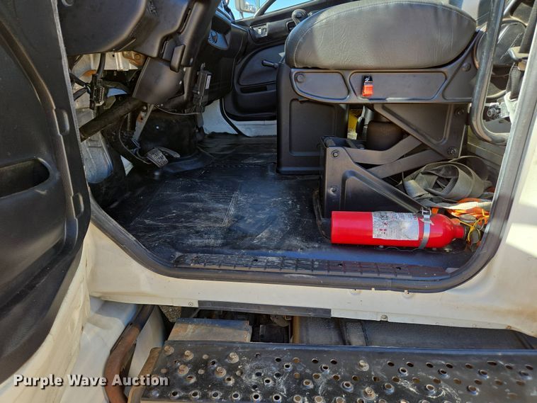 image for item EJ7495 2015 Hino 268 box truck