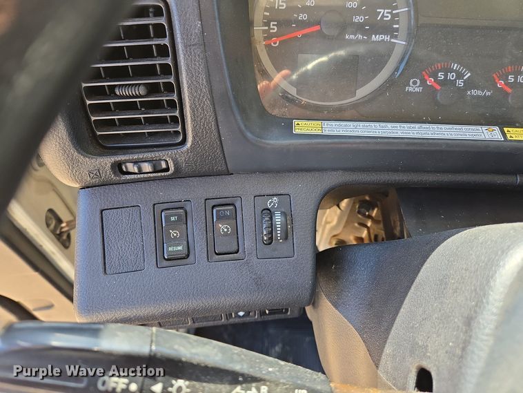 image for item EJ7495 2015 Hino 268 box truck