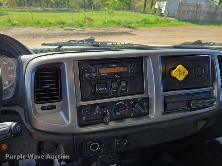 image for item EJ7495 2015 Hino 268 box truck