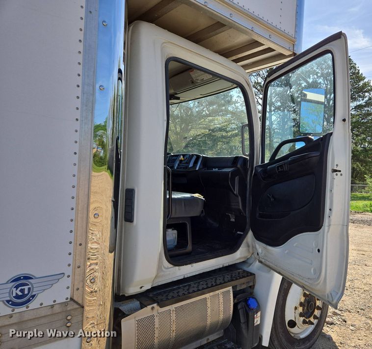 image for item EJ7495 2015 Hino 268 box truck