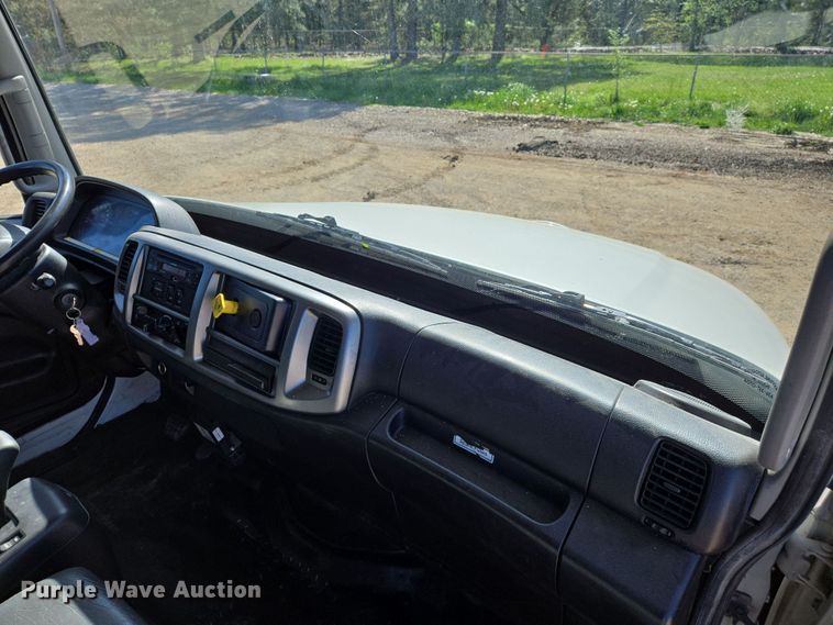 image for item EJ7495 2015 Hino 268 box truck